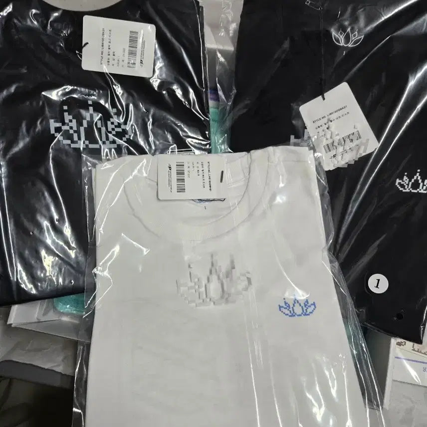 [BUNJANG] Streamer Lilka Merchandise Bundle Set / 스트리머 릴카 굿즈 팝니다.