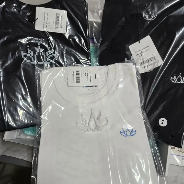 [BUNJANG] Streamer Lilka Merchandise Bundle Set / 스트리머 릴카 굿즈 팝니다.