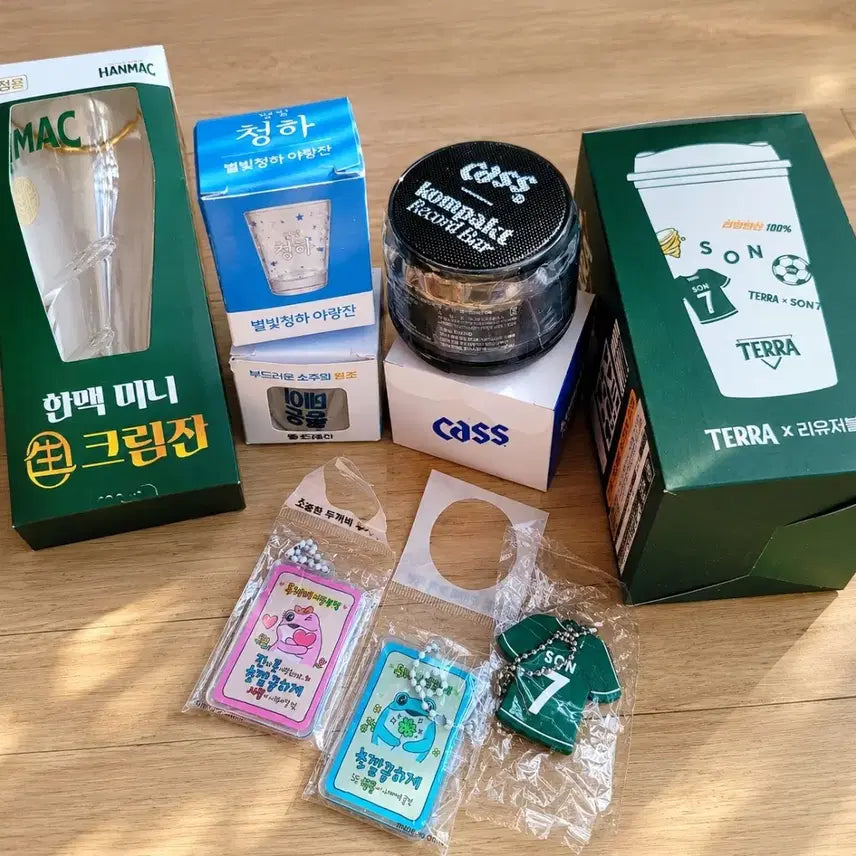 [BUNJANG] Assorted Beer and Soju Merchandise Bundle (Terra, Hanmac, Chung Ha, Cass, Jinro) / 각종 주류 굿즈(테라, 한맥, 청하, 카스, 진로)