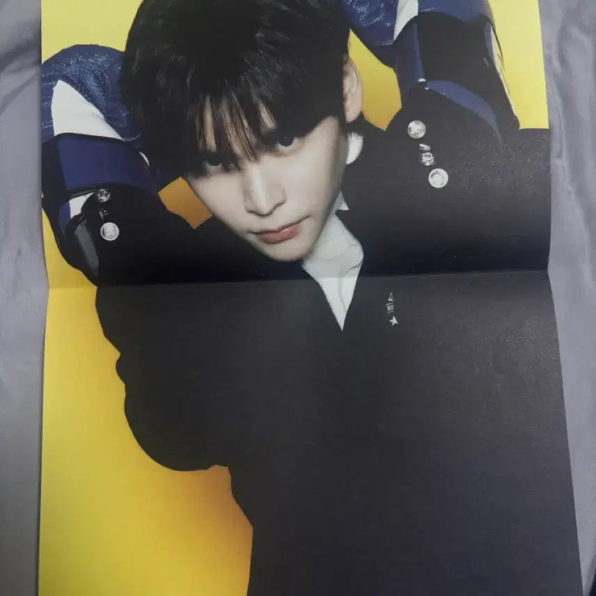 [BUNJANG] RIIZE Hug MD Magazine Poster Eunseok / 라이즈 허그 엠디 잡지 포스터 은석