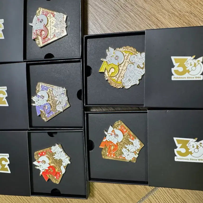 [BUNJANG] Pokemon Store Monthly Badge Collection (Sealed, Bundle Set) / 포켓몬 스토어 3월, 4월, 5월, 7월 뱃지 개봉 일괄