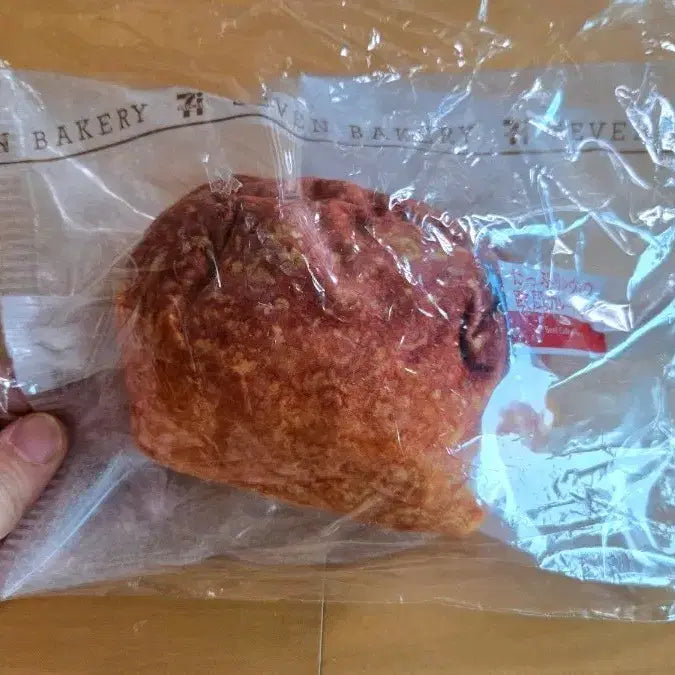 [BUNJANG] 7-Eleven Happy Lottery Bread Pouch / 세븐일레븐 해피쿠지 빵모양 파우치