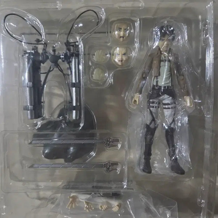 [BUNJANG] Attack on Titan Figma Figures - Levi, Eren / 진격의 거인 피그마 피규어, 리바이, 에렌 피규어
