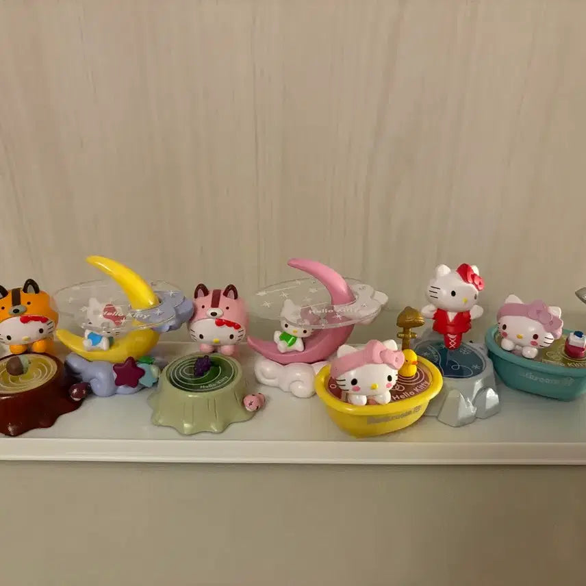 [BUNJANG] Hello Kitty 7 Types Figure Set (Case Included) / 헬로키티 피규어 7종 (케이스포함)