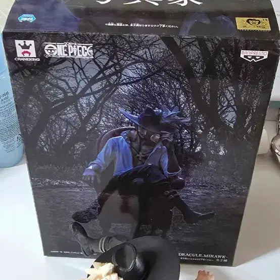 [BUNJANG] One Piece Mihawk Seated Figure - Authentic / (택포)원피스 미호크 좌상 피규어 팝니다.정품 입니다.