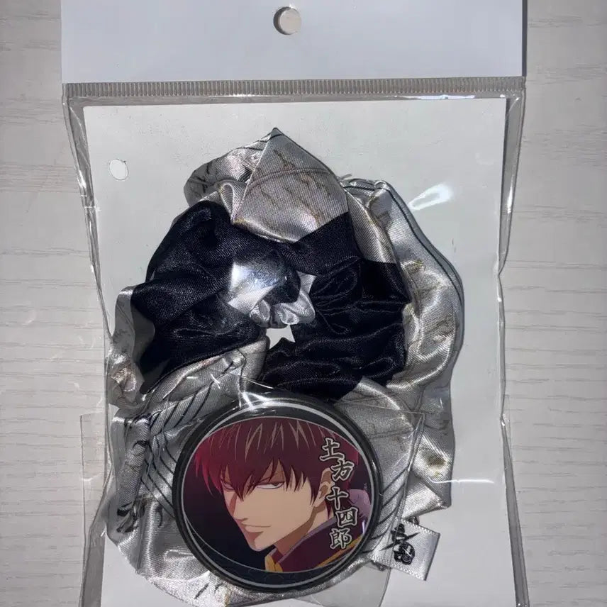 [BUNJANG] Gintama Hijikata Badge &amp; Keychain Set / 히지카타 뱃지슈슈