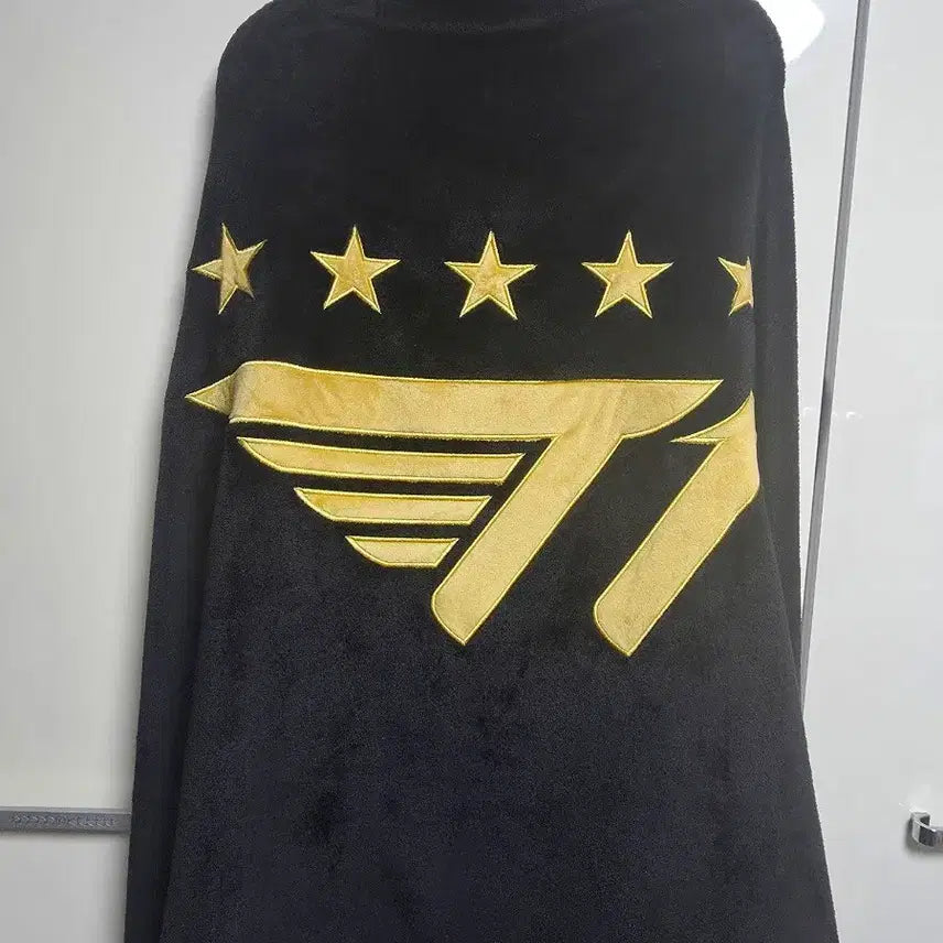 [BUNJANG] T1 Worlds Blanket Cape / T1 월즈 담요 망토 판매합니다