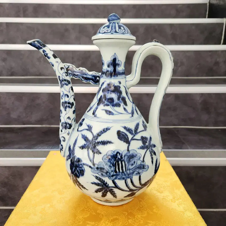 [BUNJANG] Ming Dynasty Blue and White Porcelain Flower Pattern Spouted Ewer / 명대 청화백자 초화문 집호 주전자