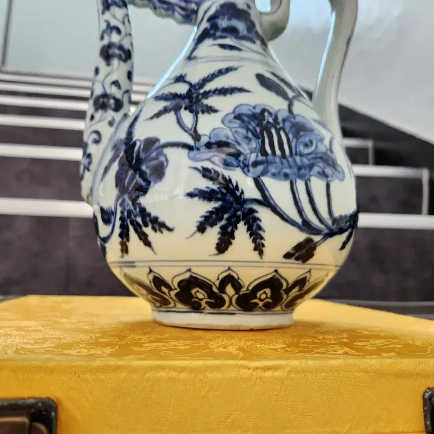 [BUNJANG] Ming Dynasty Blue and White Porcelain Flower Pattern Spouted Ewer / 명대 청화백자 초화문 집호 주전자