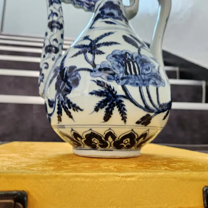 [BUNJANG] Ming Dynasty Blue and White Porcelain Flower Pattern Spouted Ewer / 명대 청화백자 초화문 집호 주전자