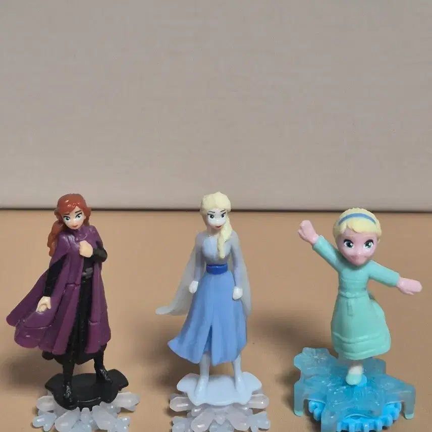 [BUNJANG] Frozen Anna Elsa Mini Figures 3-Piece Bundle Set / [일괄] 겨울왕국 킨더조이 안나 엘사 피규어 3종 일괄