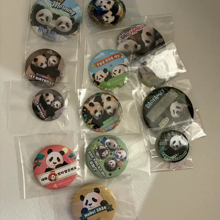 [BUNJANG] Fu Bao &amp; Rui Hui Bundle Set Badges / 푸바오 루이후이 뱃지 일괄판매
