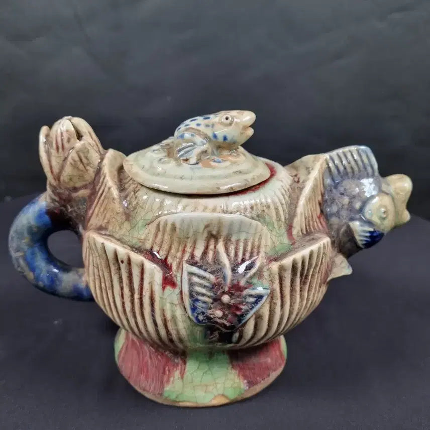 [BUNJANG] Celadon Porcelain Earthenware Teapot with Fish, Dragon, Toad, and Lotus Motifs / 청자 상형 어룡 두꺼비 연화문 주전자