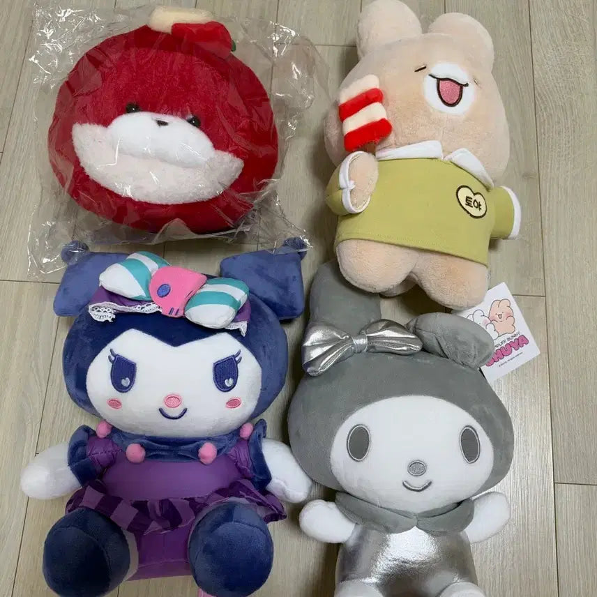 [BUNJANG] Sanrio "Uso Uso" and Other Medium-Sized Dolls Set (4 Types) / 정품 산리오, 우소우소 등 중형인형 일괄 4종세트