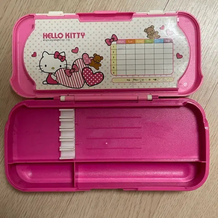 [BUNJANG] Vintage Hello Kitty Pencil Case (2011) / 고전문구 고전 키티 필통