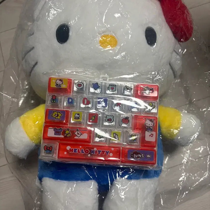 [BUNJANG] Hello Kitty Plush Backpack 35cm &amp; Kitty Keycap Keyboard Set / (새상품) 헬로키티 인형백팩 35cm, 키티 키캡키보드