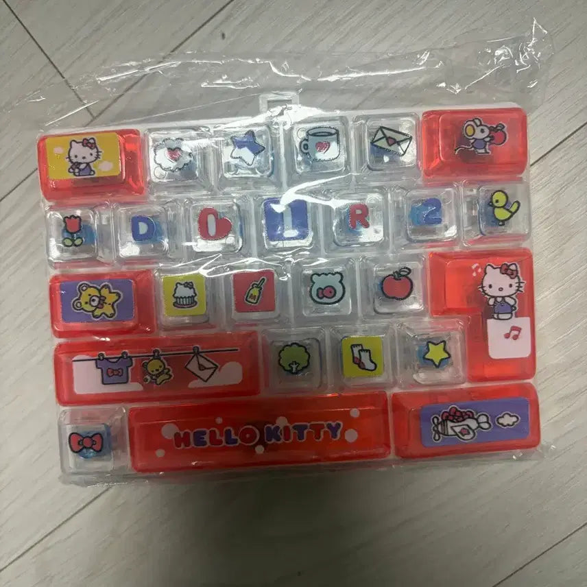 [BUNJANG] Hello Kitty Plush Backpack 35cm &amp; Kitty Keycap Keyboard Set / (새상품) 헬로키티 인형백팩 35cm, 키티 키캡키보드
