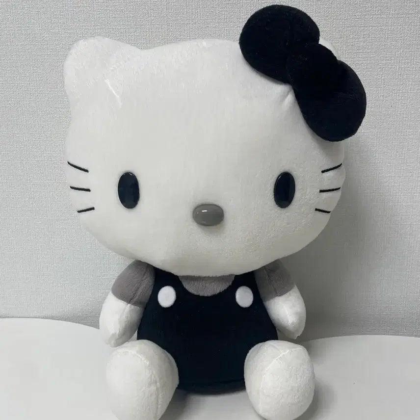 [BUNJANG] Classic Black and White Mono Kitty Plush / 고전 흑백 모노 키티 인형