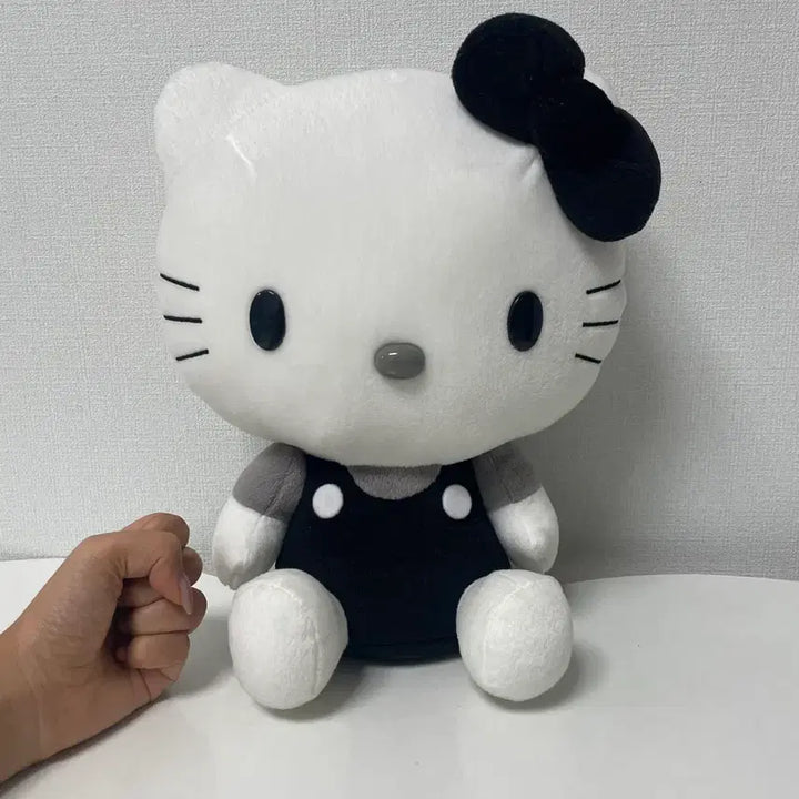 [BUNJANG] Classic Black and White Mono Kitty Plush / 고전 흑백 모노 키티 인형