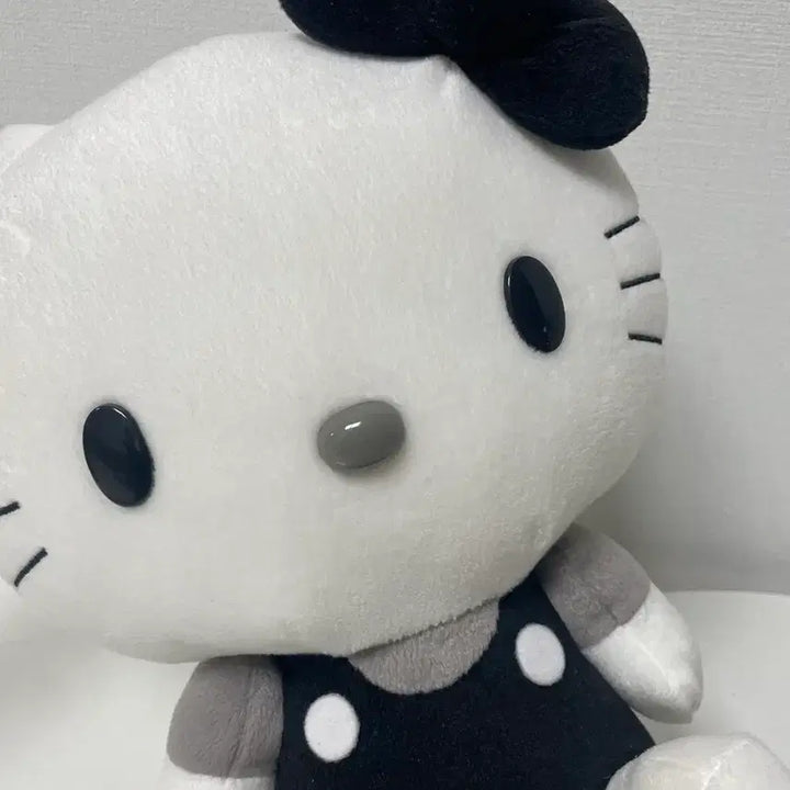 [BUNJANG] Classic Black and White Mono Kitty Plush / 고전 흑백 모노 키티 인형