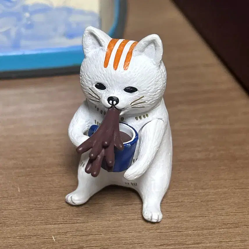 [BUNJANG] Coffee Spitting Cat Gacha Toy / 커피뱉는 고양이 가챠 팔아욤