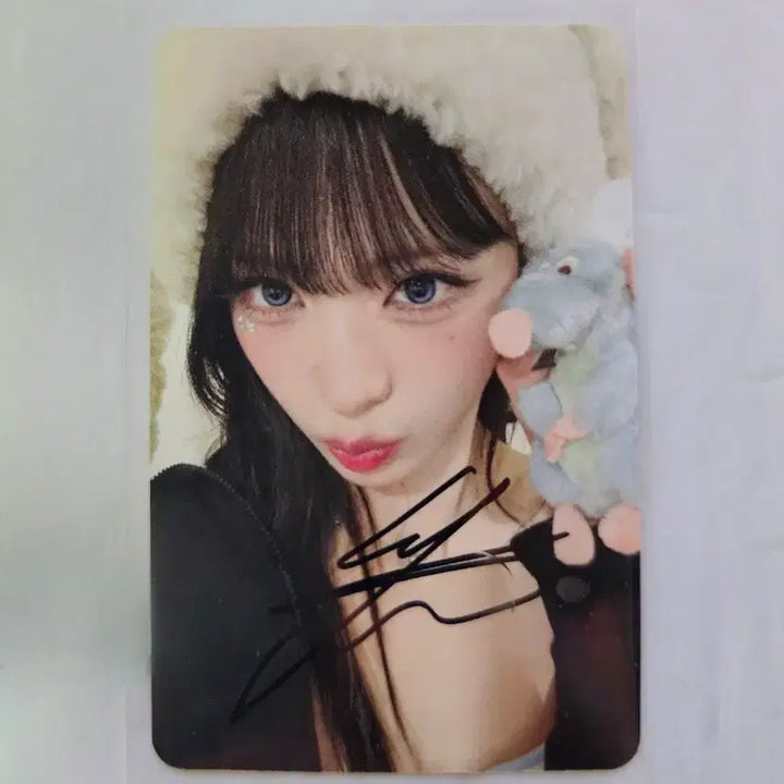 [BUNJANG] fromis_9 Lee Chaeyoung Signed Photocard / 프로미스나인 이채영 싸인 포카(친필 낙서) 싸인 포토카드 팝니다