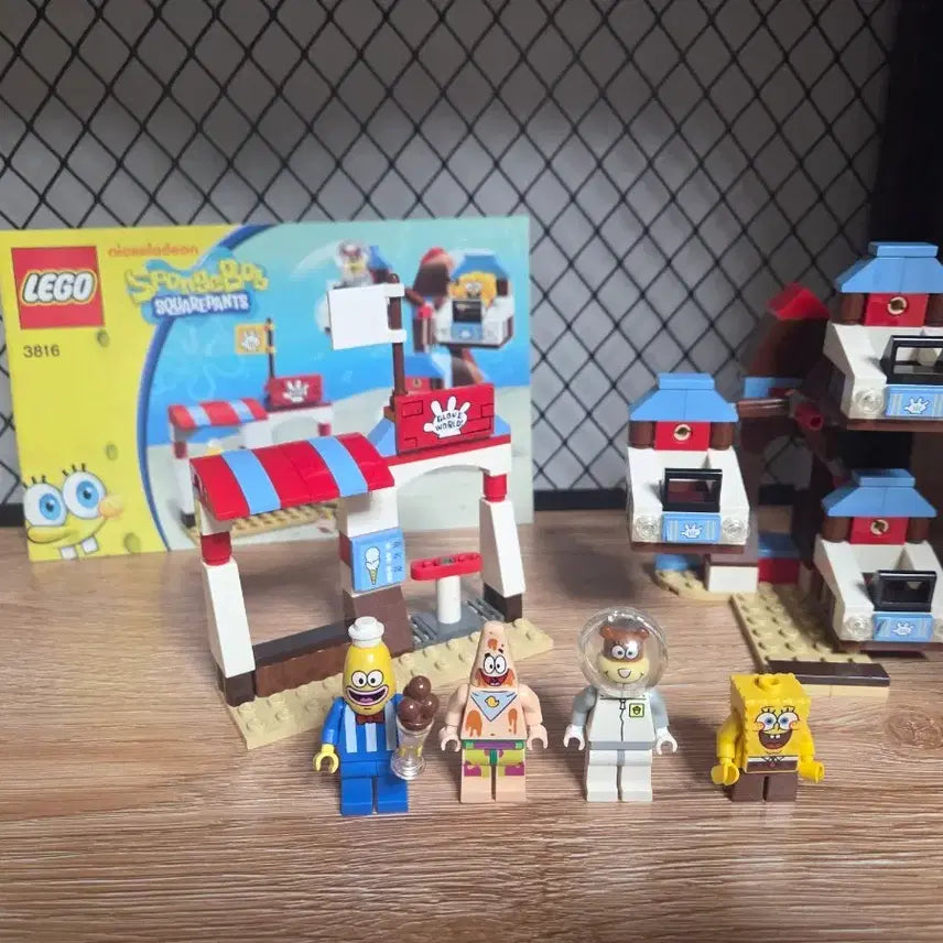 [BUNJANG] Lego 3816 SpongeBob Glove World Playset / 레고 3816 스펀지밥 글로브 놀이공원 팝니다박스x인스o미피o누락없습니다깃발색깔만 다릅니다상태좋습니다 직거래및 택배거래합니다