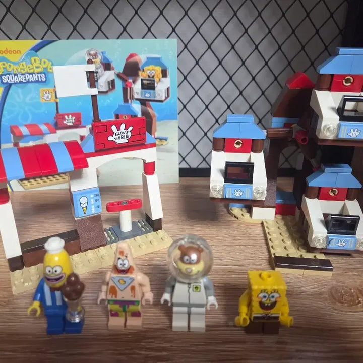 [BUNJANG] Lego 3816 SpongeBob Glove World Playset / 레고 3816 스펀지밥 글로브 놀이공원 팝니다박스x인스o미피o누락없습니다깃발색깔만 다릅니다상태좋습니다 직거래및 택배거래합니다