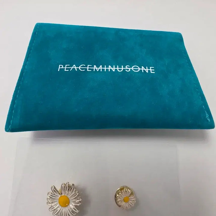 [BUNJANG] Peaceminusone Daisy Pin Set 