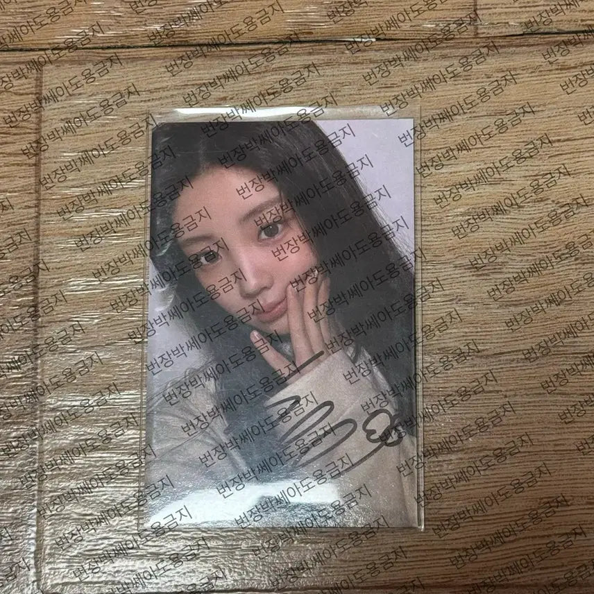 [SOLD OUT] [BUNJANG] ILLIT Wonhee Signed Photocard / 아일릿 원희 싸인포카 양도합니다