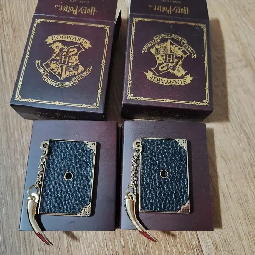[BUNJANG] Harry Potter Tom Riddle Diary, Time-Turner, and Snitch Badges / 해리포터 뱃지-톰 리들 다이어리,타임터너,스니치 판매합니다.