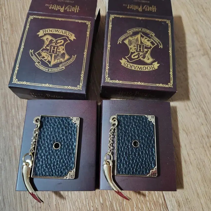 [BUNJANG] Harry Potter Tom Riddle Diary, Time-Turner, and Snitch Badges / 해리포터 뱃지-톰 리들 다이어리,타임터너,스니치 판매합니다.