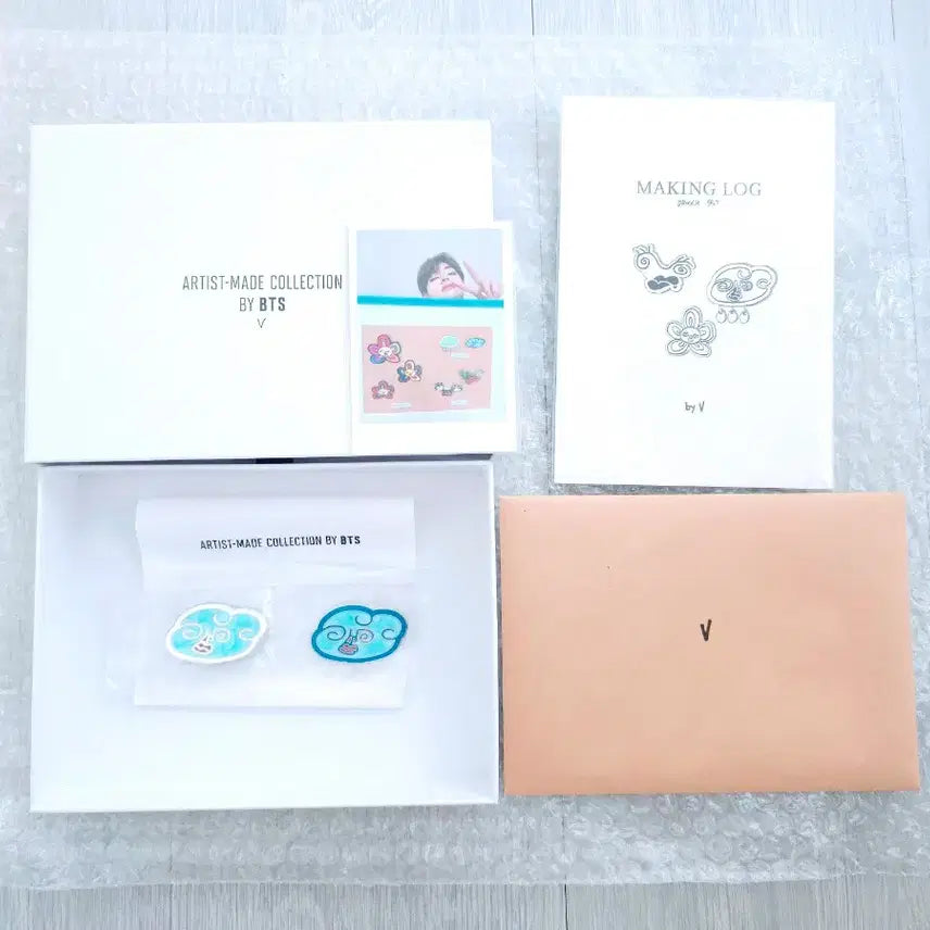 [BUNJANG] BTS V Artist-made Collection CLOUD DROPS Brooch Set / 방탄소년단 BTS 뷔 구름 브로치 뱃지 V Artist brooch set CLOUD DROPS