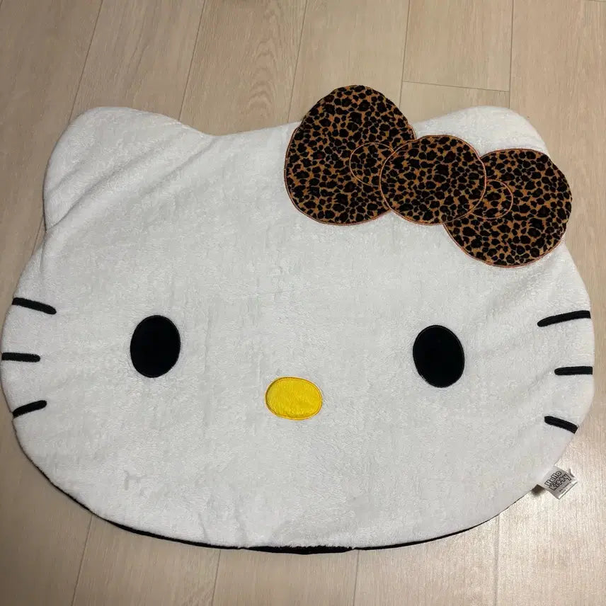 [BUNJANG] Vintage Hello Kitty Leopard Print Rug/Doormat / 고전 키티 러그 발매트 레오파드 키티 호피 키티
