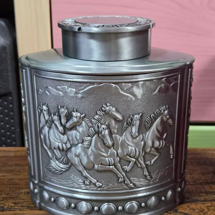 [BUNJANG] Palmadu Pewter Tea Caddy with Dynamic Horse Sculpture / 팔마도 주석 차통