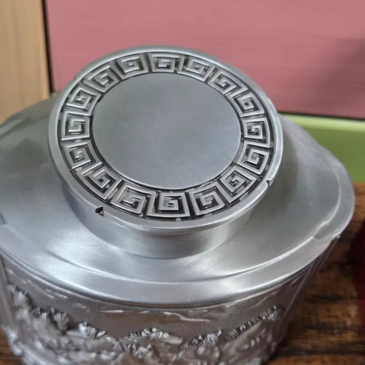 [BUNJANG] Palmadu Pewter Tea Caddy with Dynamic Horse Sculpture / 팔마도 주석 차통