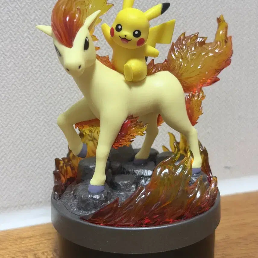 [BUNJANG] Pokemon Ponyta &amp; Pikachu Statue / 포켓몬스터 포니타 피카츄 스태츄
