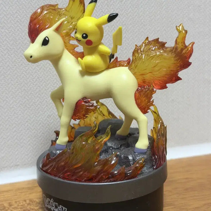 [BUNJANG] Pokemon Ponyta &amp; Pikachu Statue / 포켓몬스터 포니타 피카츄 스태츄