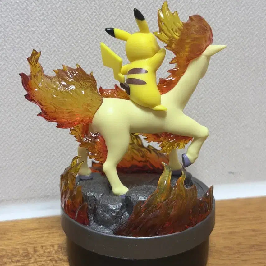 [BUNJANG] Pokemon Ponyta &amp; Pikachu Statue / 포켓몬스터 포니타 피카츄 스태츄