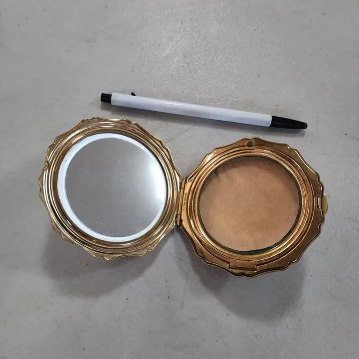 [BUNJANG] Stratton Vintage Powder Compact / 영국 오래된 빈티지 스트라튼(Stratton) 파우더 콤팩트. 사용제 중고 입니다 지름8.7cm