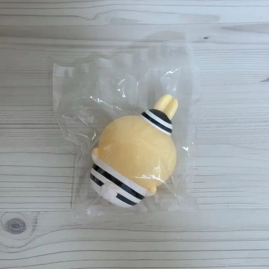 [BUNJANG] Chiikawa Usagi Prisoner Outfit Sofubi Figure / 먼작귀 치이카와 프렌즈 4탄 우사기 소프비 피규어 죄수복 피규어 죄수 미니 피규어
