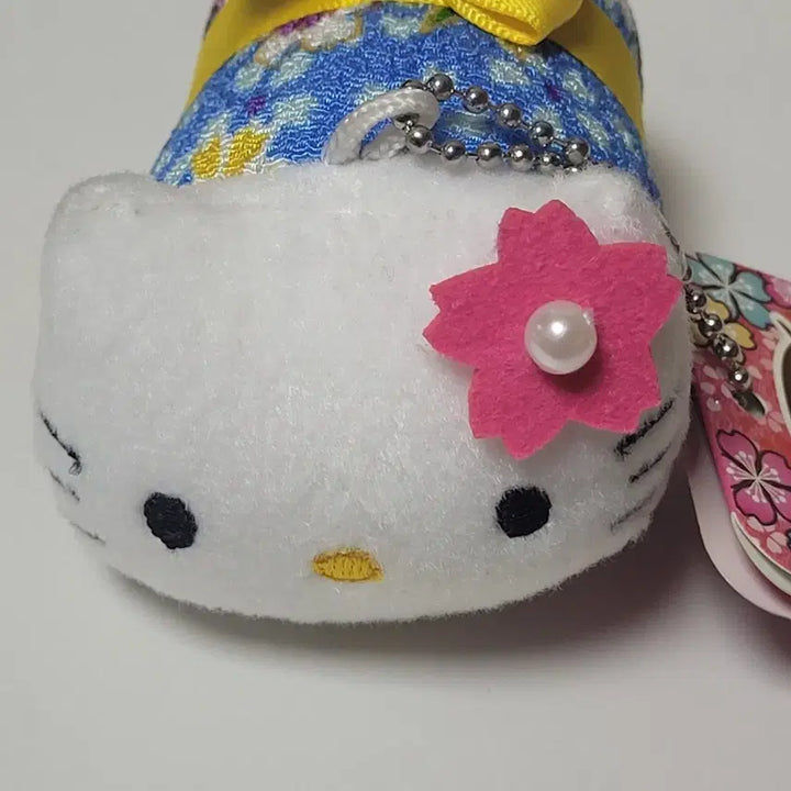 [BUNJANG] Sanrio Hello Kitty Sakura Ver. Plush Keychain / 미사용 사쿠라 키티 키링 일본 정품 택 있음 엎드린 키티 인형 산리오 헬로키티