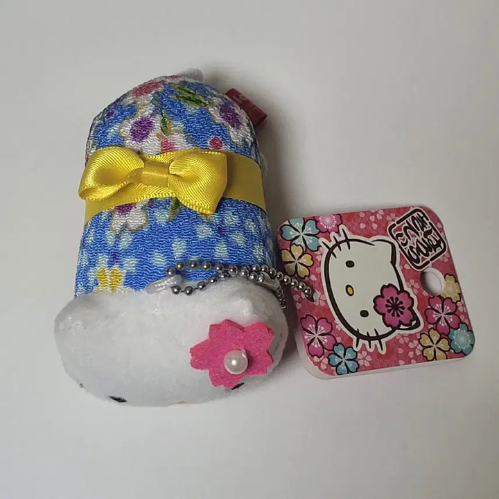 [BUNJANG] Sanrio Hello Kitty Sakura Ver. Plush Keychain / 미사용 사쿠라 키티 키링 일본 정품 택 있음 엎드린 키티 인형 산리오 헬로키티
