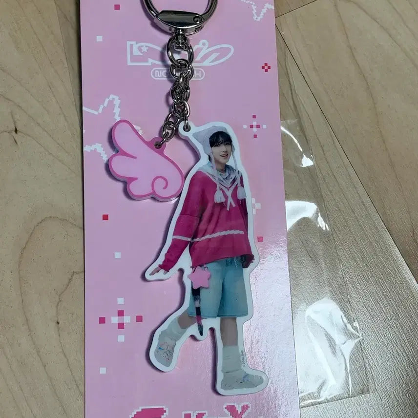 [BUNJANG] NCT WISH Sakuya Wing Keychain / 엔시티위시 사쿠야 로그인 일투 날개키링 / 사쿠야 날개키링