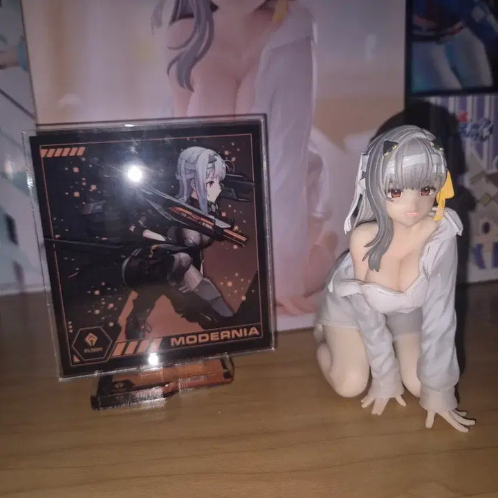 [BUNJANG] Nier: Automata Modrania Figure &amp; Acrylic Stand Bundle Set / 일괄) 니케 모더니아 피규어, 아크릴 스텐드 팝니다