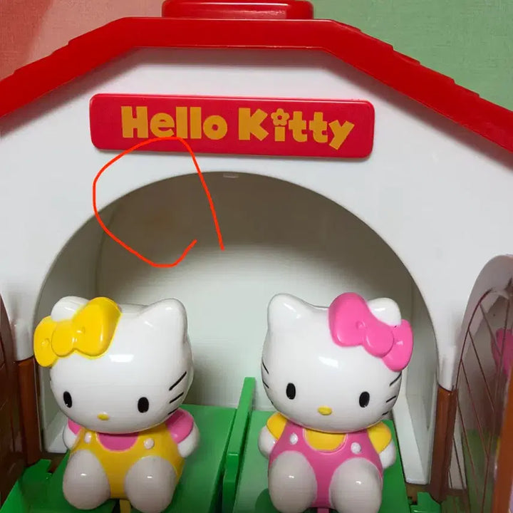 [BUNJANG] Classic Kitty House-Shaped Key Holder / 고전 키티 집모양 열쇠걸이