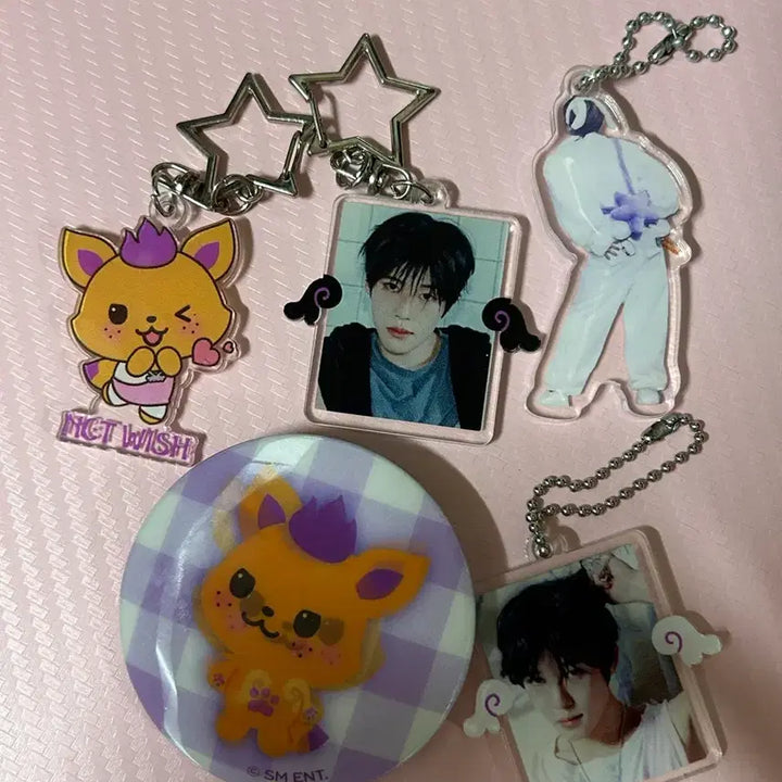 [BUNJANG] NCT WISH Zion Acrylic Keyring Bundle + Sioning Badge / 엔시티 위시 시온 아크릴 키링 일괄 + 시오닝 뱃지