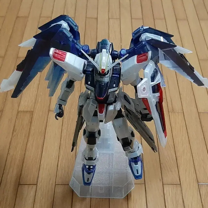 [BUNJANG] Bandai MG Freedom 2.0 Milky Clear Version Junk / mg 프리덤 2.0  밀키클리어 버전 정크