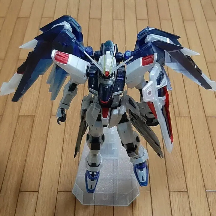 [BUNJANG] Bandai MG Freedom 2.0 Milky Clear Version Junk / mg 프리덤 2.0  밀키클리어 버전 정크