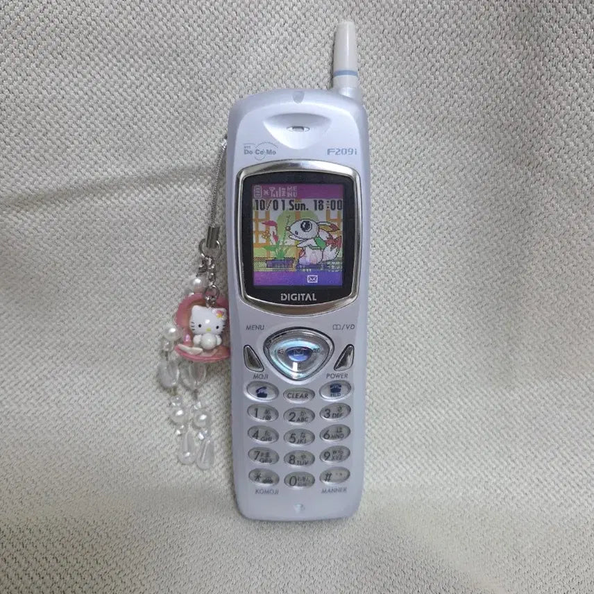 [BUNJANG] Vintage Y2K Docomo Mock-up Phone Hello Kitty Charm / 고전 Y2K 도코모 모형폰 목업폰 고전폰 일본폰 갸루폰 헬로키티 키링